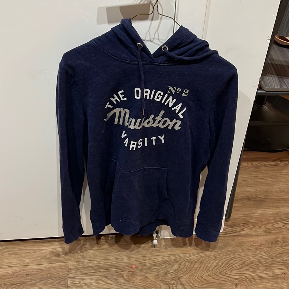 Comfy and casual sweatshirt pullover !